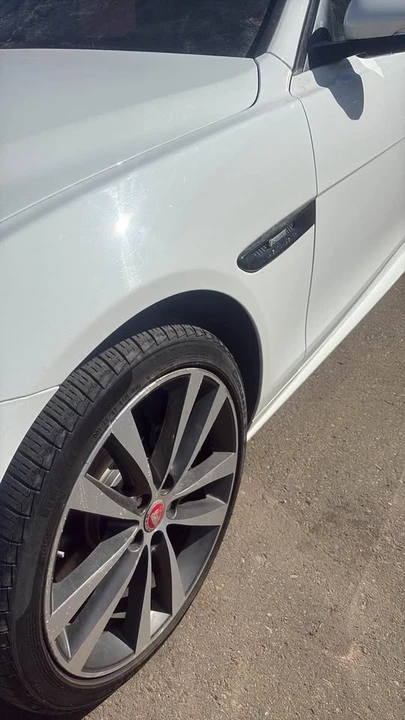 2018 Jaguar XE - Image 3 of 10