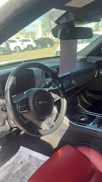 2018 Jaguar XE - Image 7 of 10