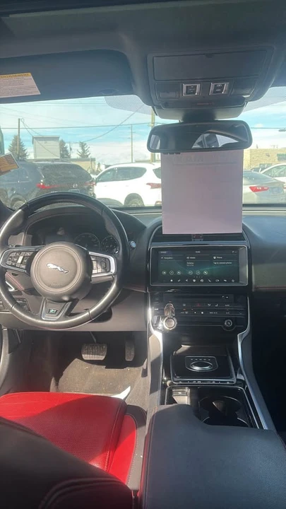 2018 Jaguar XE - Image 9 of 10