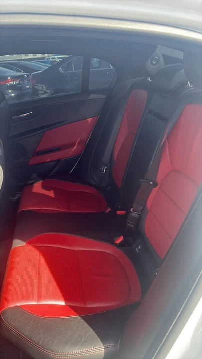 2018 Jaguar XE - Image 8 of 10