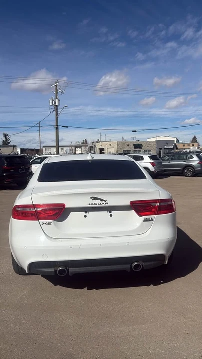 2018 Jaguar XE - Image 4 of 10