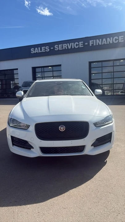 2018 Jaguar XE - Image 2 of 10