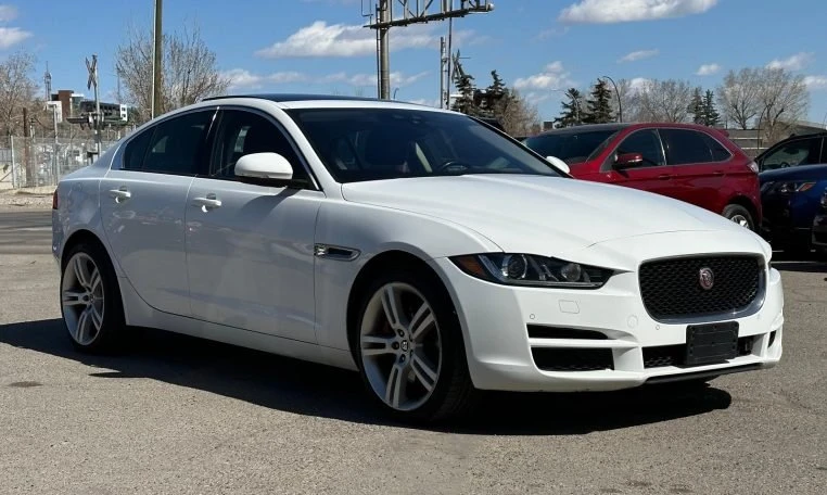 2018 Jaguar XE - Image 7 of 19