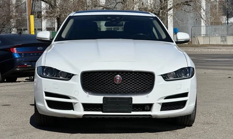 2018 Jaguar XE - Image 8 of 19