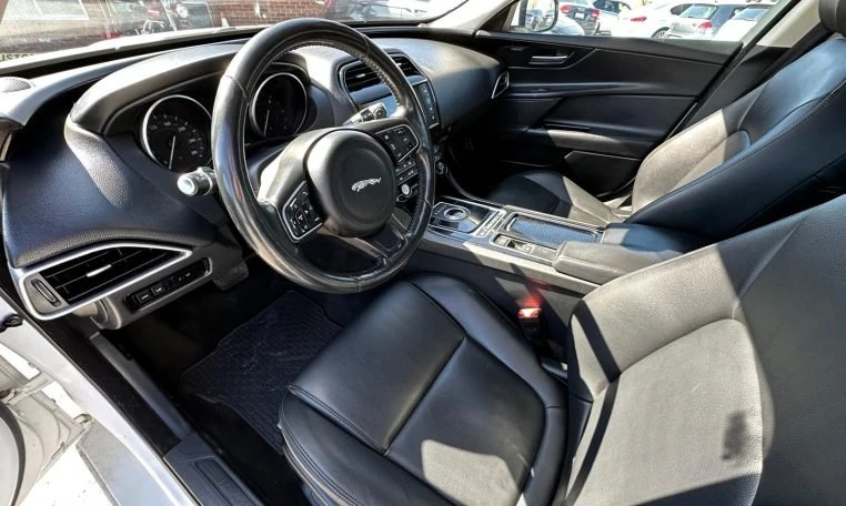 2018 Jaguar XE - Image 16 of 19