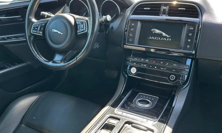 2018 Jaguar XE - Image 17 of 19