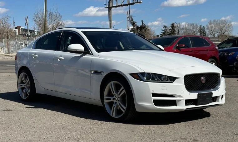 2018 Jaguar XE - Image 7 of 18