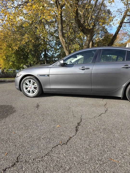2018 Jaguar XE - Image 4 of 14