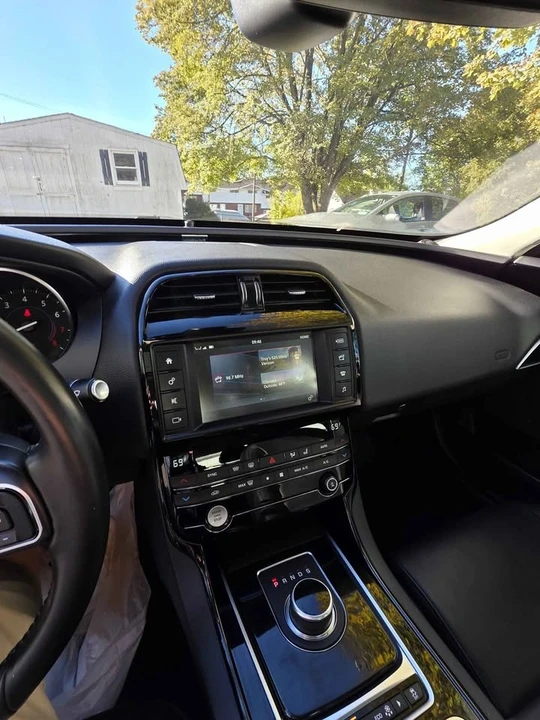 2018 Jaguar XE - Image 10 of 14