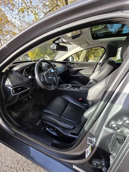 2018 Jaguar XE - Image 6 of 14