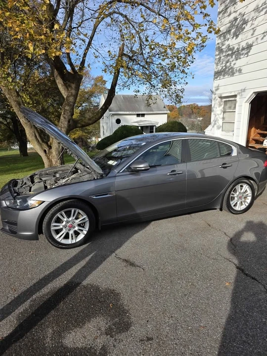 2018 Jaguar XE - Image 7 of 14