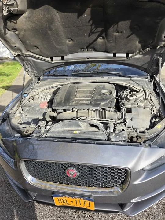 2018 Jaguar XE - Image 8 of 14