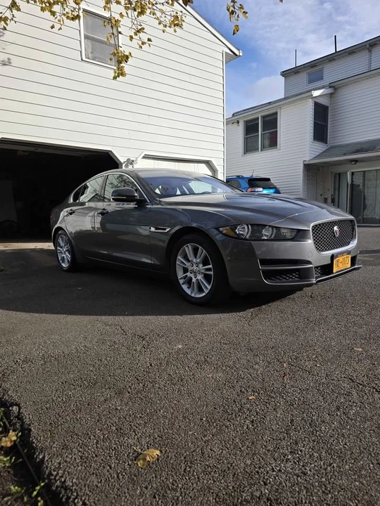 2018 Jaguar XE - Image 2 of 14