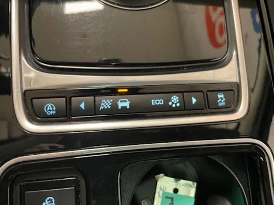 2018 Jaguar XE - Image 10 of 14