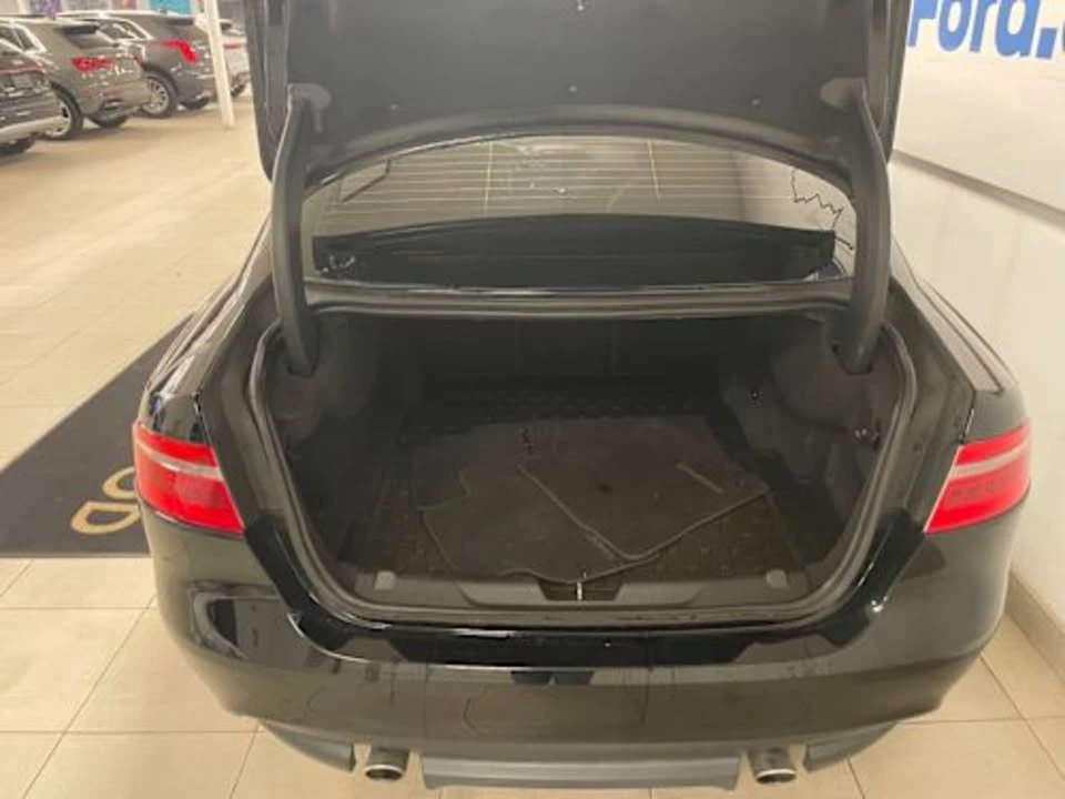 2018 Jaguar XE - Image 12 of 14