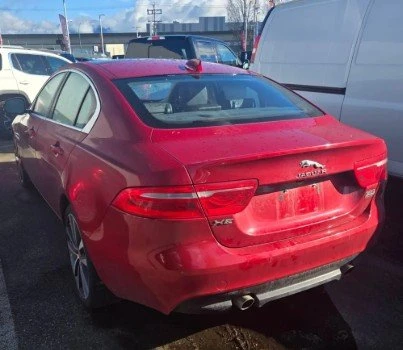2018 Jaguar XE - Image 3 of 3