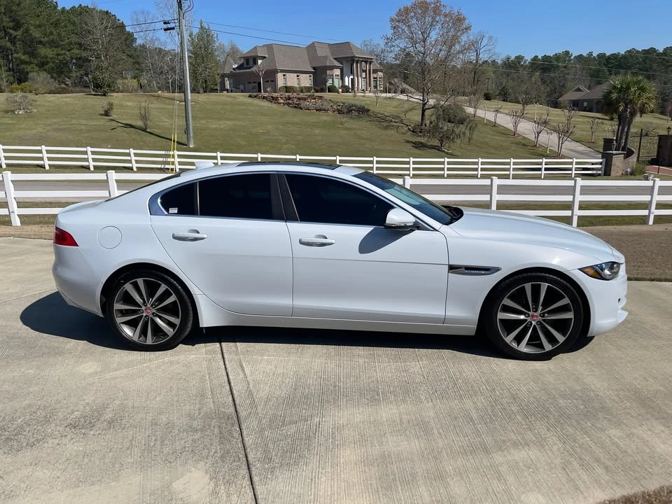 2018 Jaguar XE - Image 4 of 14