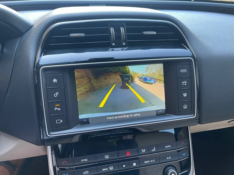 2018 Jaguar XE - Image 10 of 14