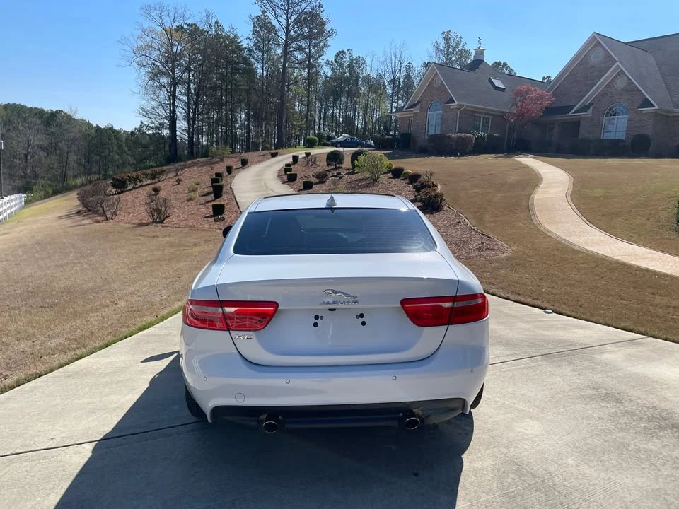 2018 Jaguar XE - Image 14 of 14
