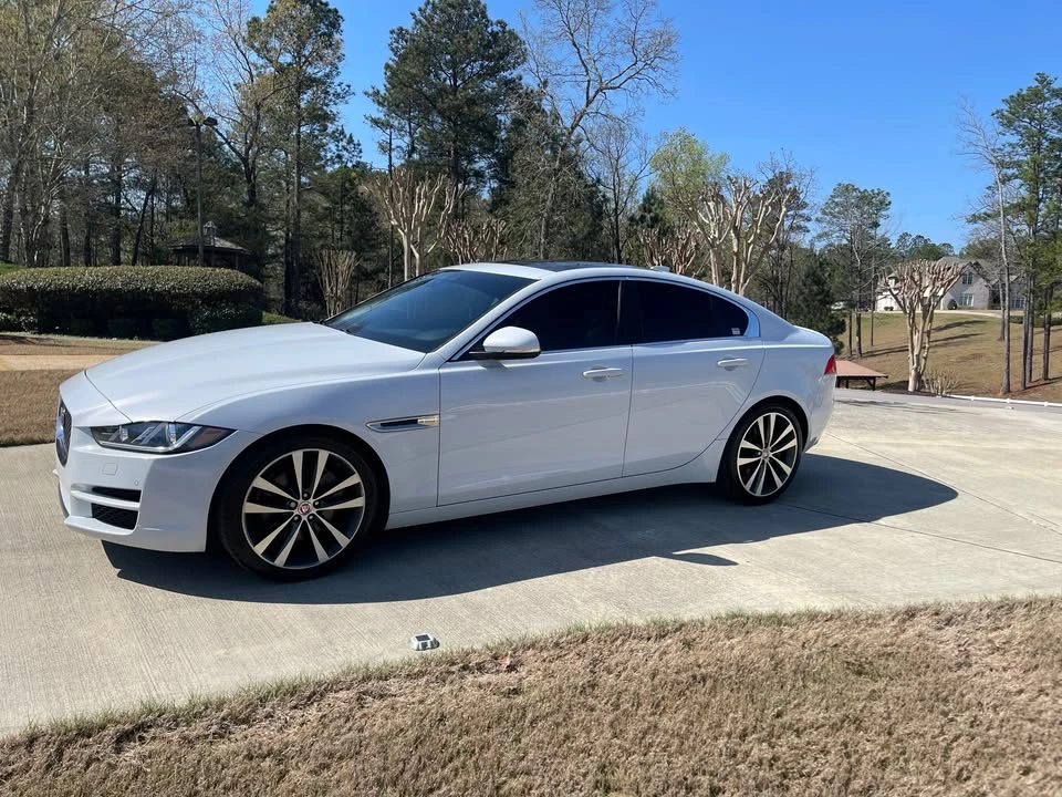 2018 Jaguar XE - Image 2 of 14