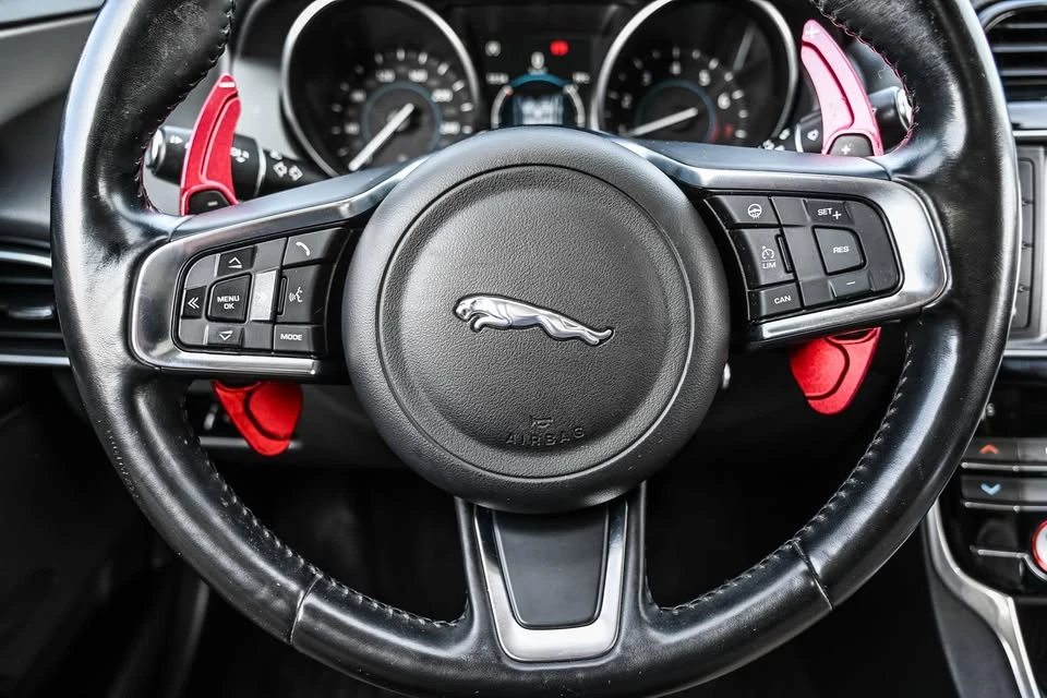 2018 Jaguar XE - Image 17 of 20