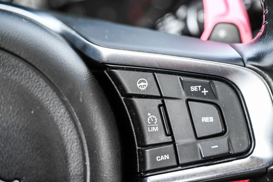 2018 Jaguar XE - Image 19 of 20