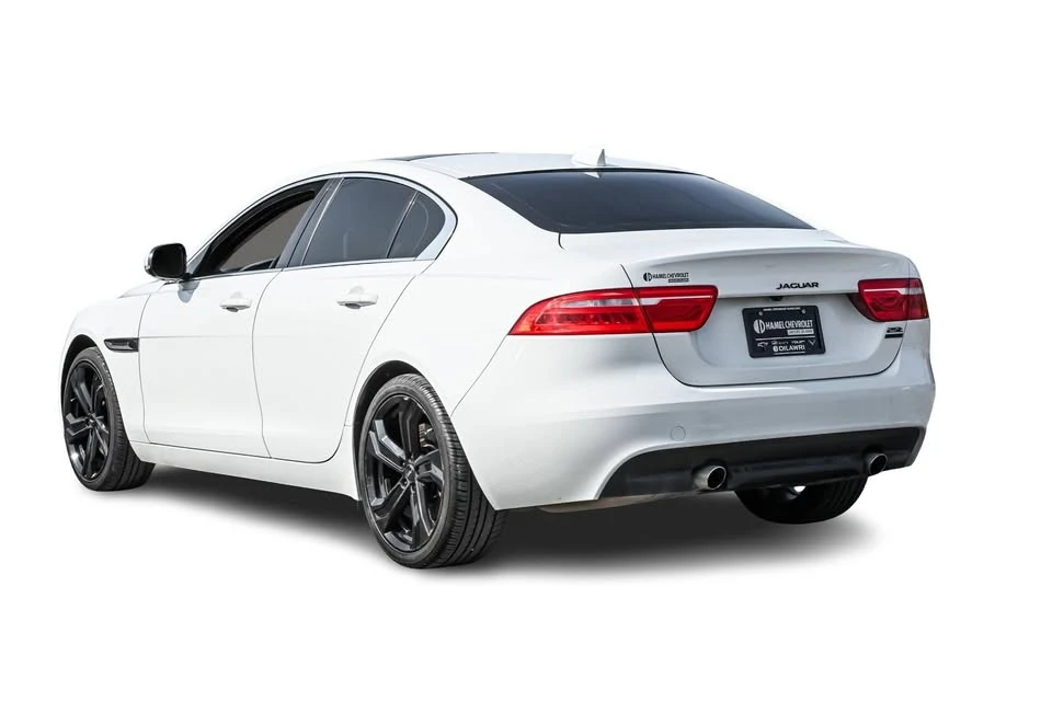 2018 Jaguar XE - Image 11 of 20