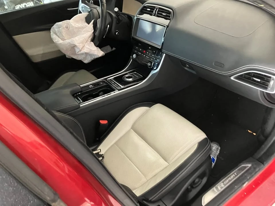 2018 Jaguar XE - Image 4 of 6