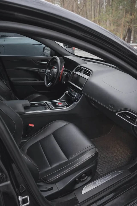2018 Jaguar XE - Image 2 of 3