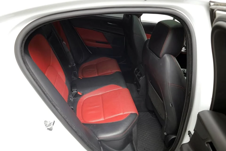 2018 Jaguar XE - Image 14 of 19