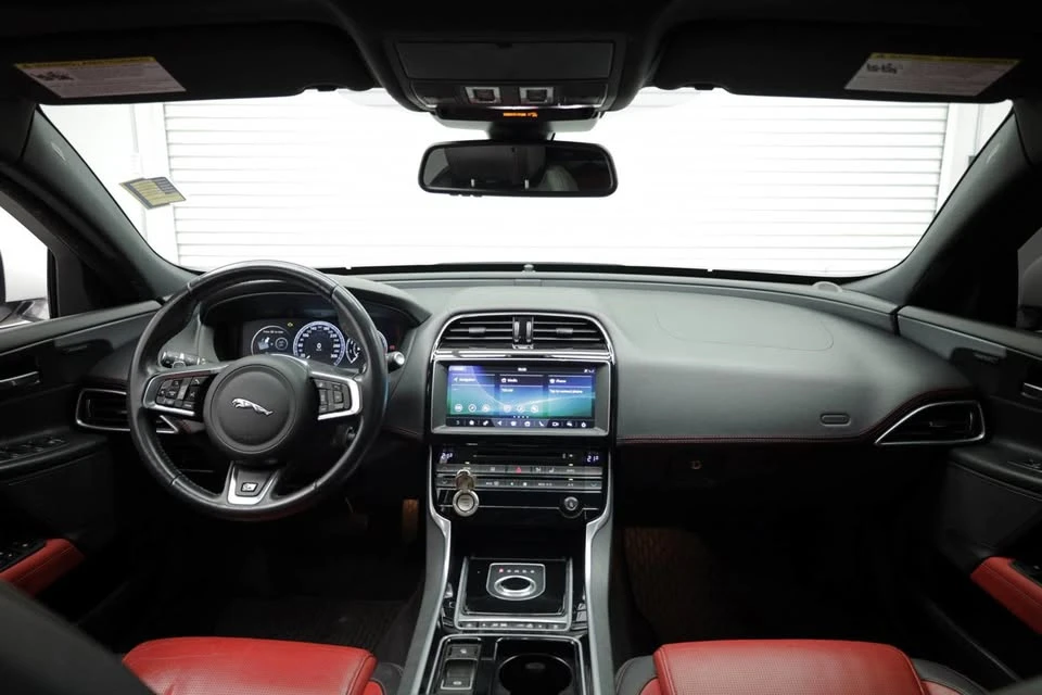 2018 Jaguar XE - Image 15 of 19