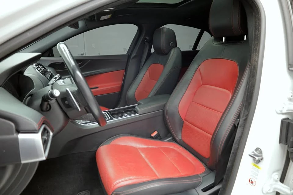 2018 Jaguar XE - Image 10 of 19