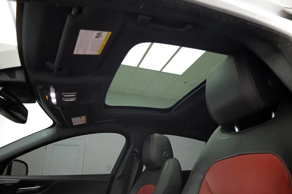 2018 Jaguar XE - Image 12 of 19
