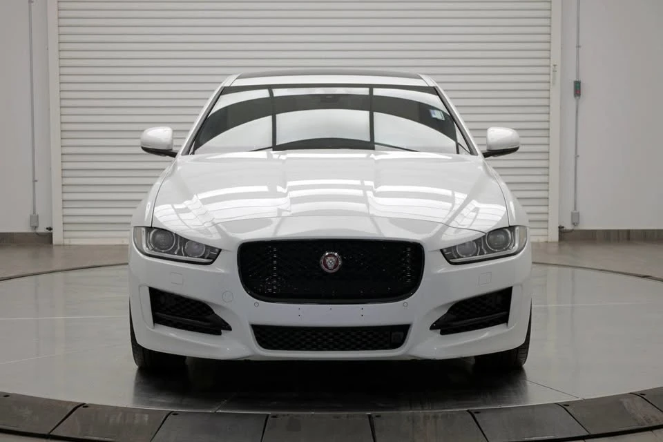 2018 Jaguar XE - Image 7 of 20