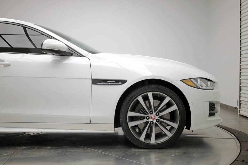 2018 Jaguar XE - Image 6 of 20