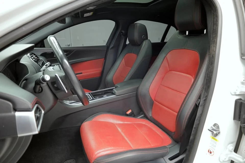 2018 Jaguar XE - Image 19 of 20