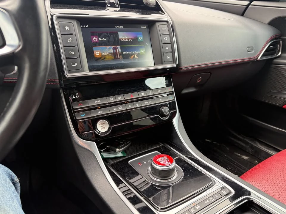 2018 Jaguar XE - Image 13 of 16