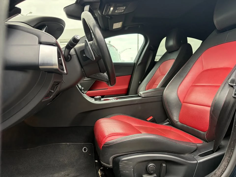 2018 Jaguar XE - Image 12 of 16