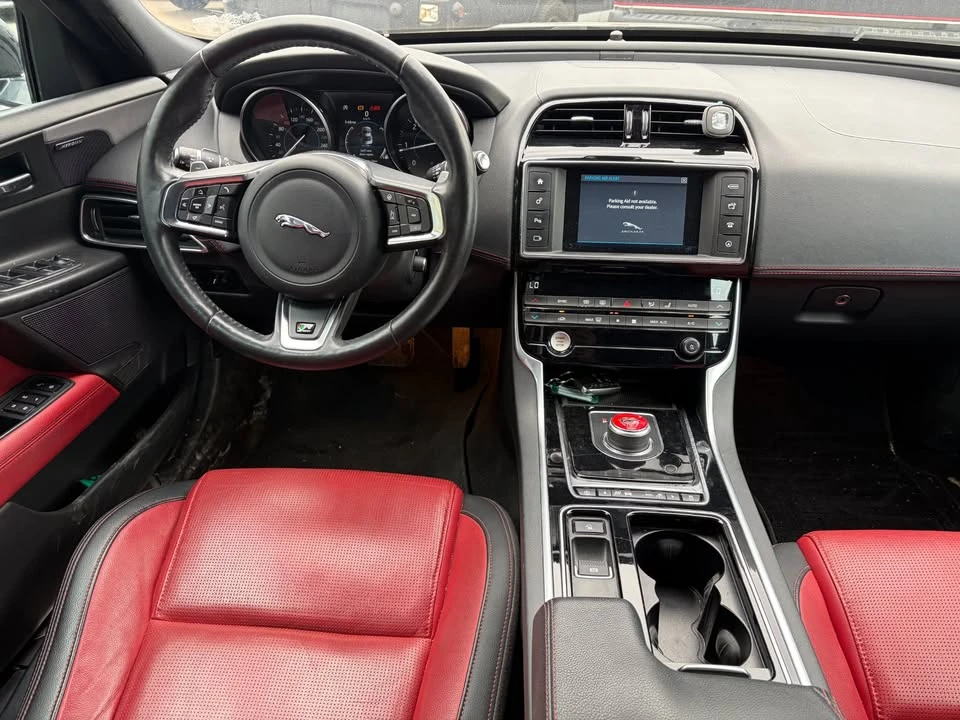 2018 Jaguar XE - Image 10 of 16