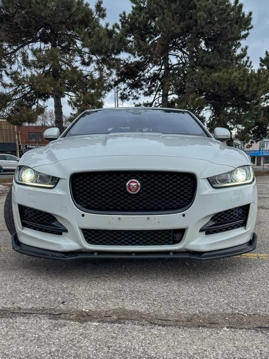 2018 Jaguar XE - Image 5 of 14