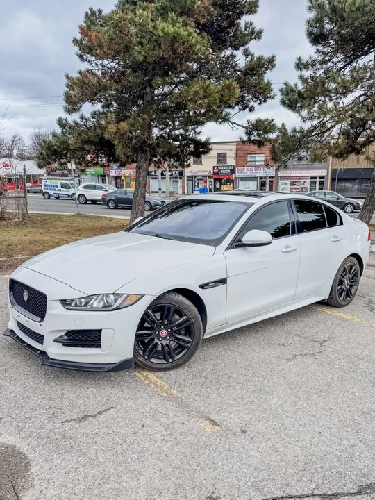 2018 Jaguar XE - Image 2 of 14