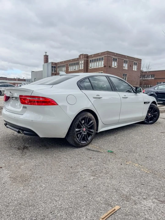 2018 Jaguar XE - Image 13 of 14