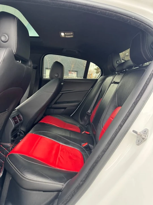 2018 Jaguar XE - Image 10 of 14