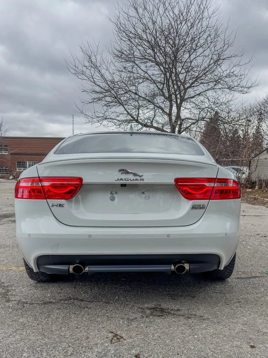 2018 Jaguar XE - Image 12 of 14