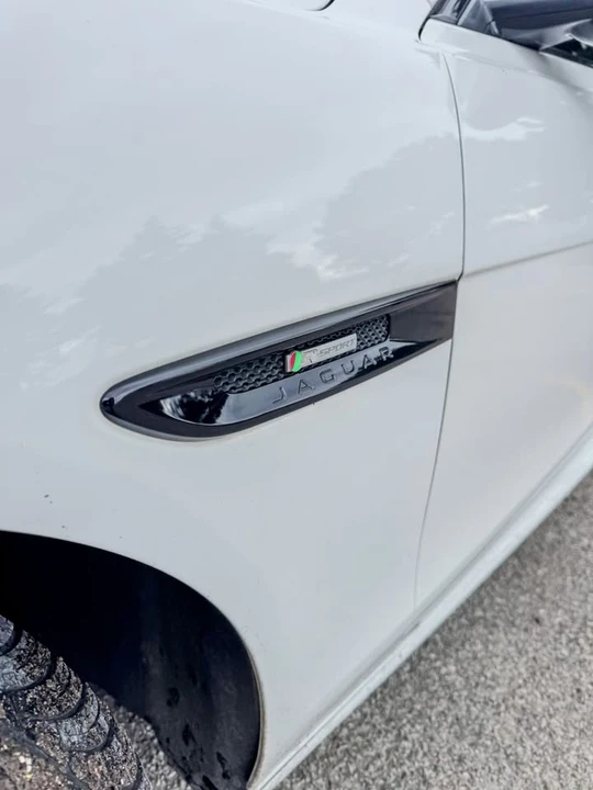 2018 Jaguar XE - Image 4 of 14