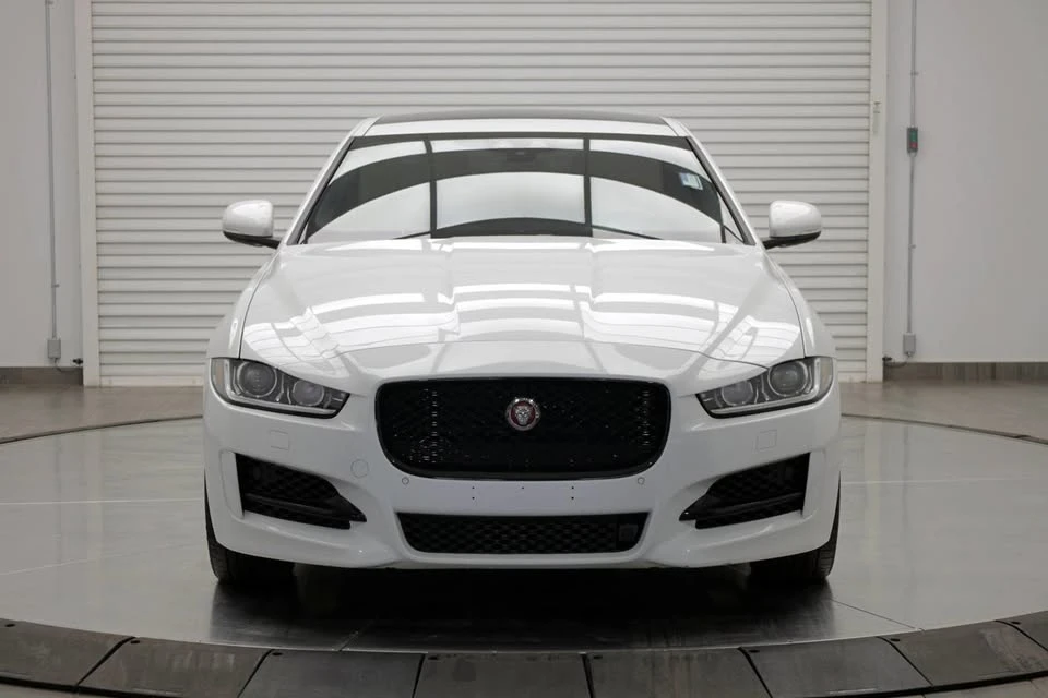 2018 Jaguar XE - Image 3 of 17