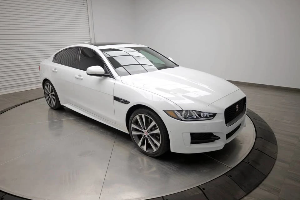 2018 Jaguar XE - Image 2 of 17