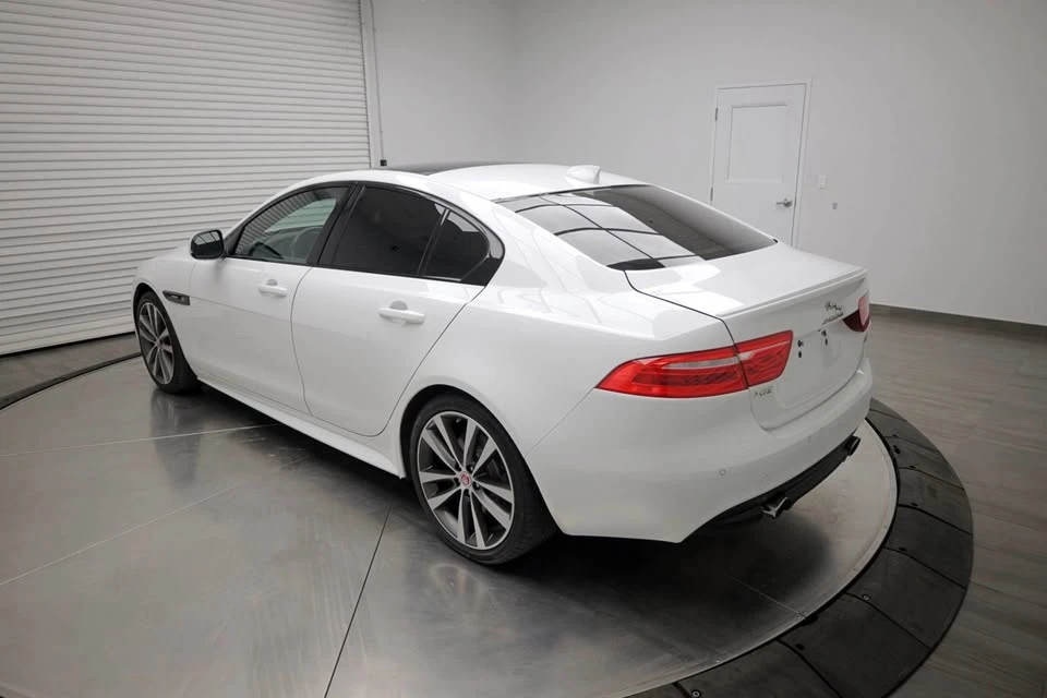 2018 Jaguar XE - Image 6 of 17