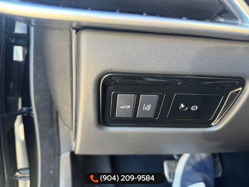 2018 Jaguar XE - Image 11 of 12