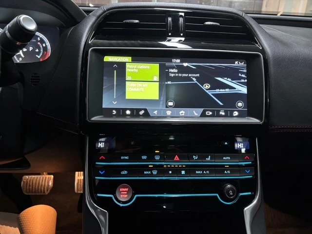 2018 Jaguar XE - Image 17 of 20